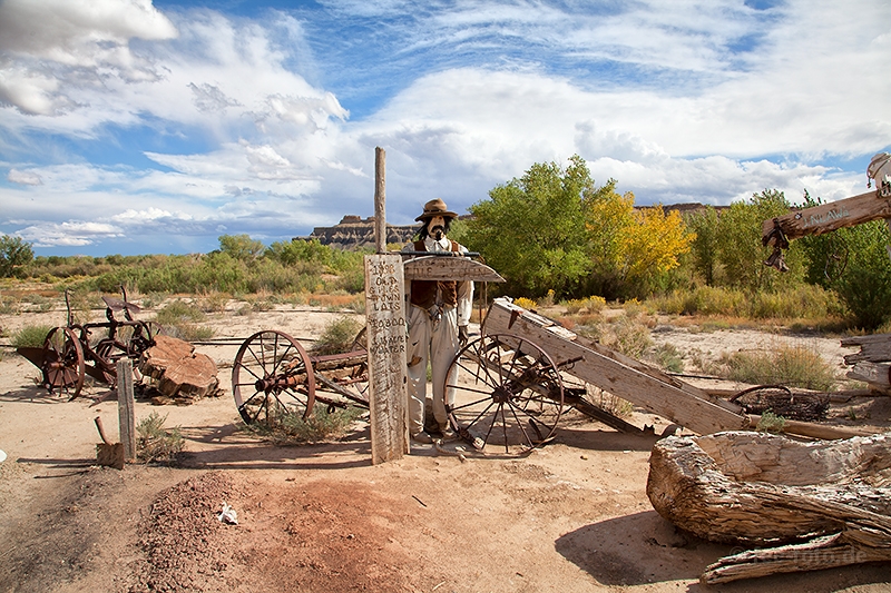Wild West Deko am Straßenrand